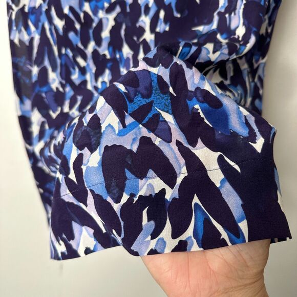 Halogen Flowy 100% Silk Blue White Abstract Sleeveless Scoop Neck Blouse Medium - Picture 6 of 11